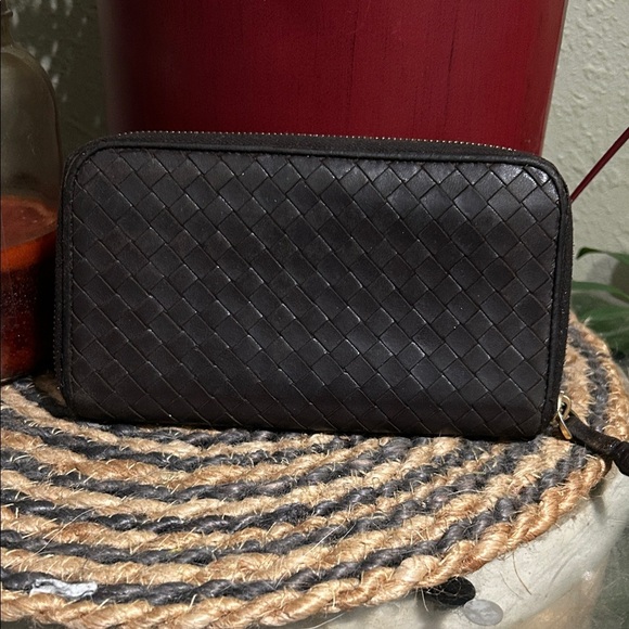 Bottega Veneta Dark Brown Woven Wallet - Picture 1 of 11